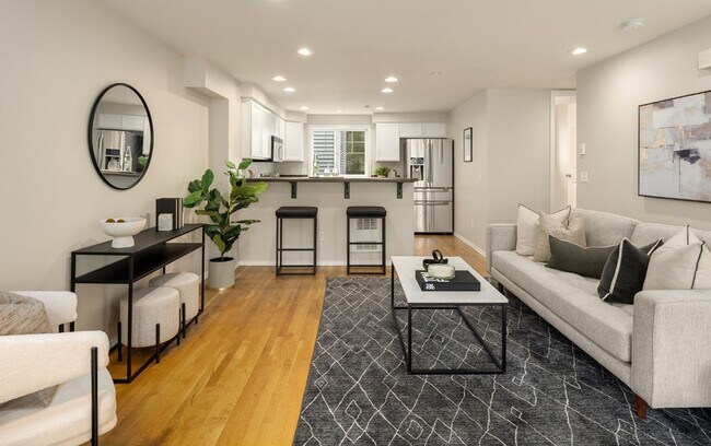 Building Photo - 3Bd/2.25Ba Seattle Townhouse