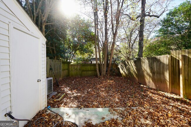 Building Photo - 5702 Wells Cir