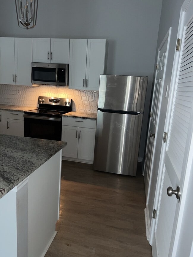 Building Photo - 1 Bedroom 1 Bathroom Condo