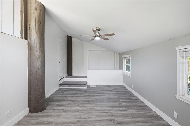 Building Photo - 7210 Valrie Ln