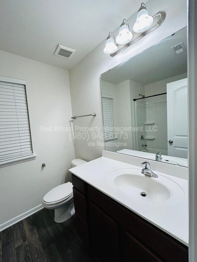 Building Photo - 9315 Grand Valley Dr