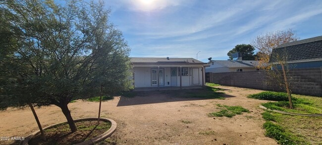 Building Photo - 2744 E Impala Ave