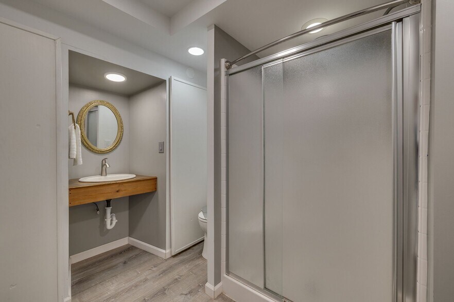 Building Photo - 5009 Emerald Dr
