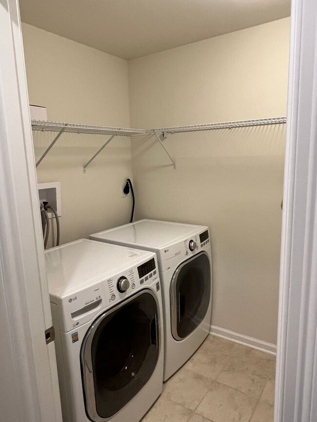 Building Photo - Large Executive 5 Br 3.5 Bath Home in Weymouth's Union Point Neighborhood