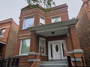 Building Photo - 1318 N Homan Ave.