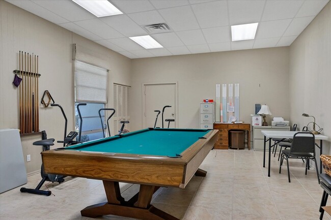 Building Photo - GORGEOUS UPDATED VILLA -VILLAGE IN THE PIN...