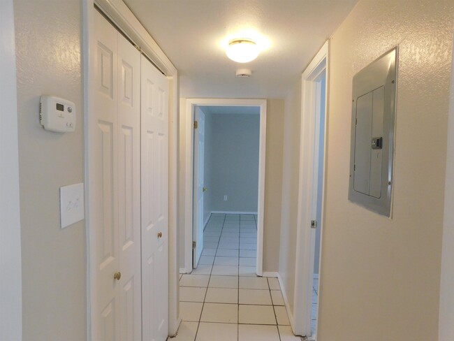 Building Photo - 105 Rockwell Way