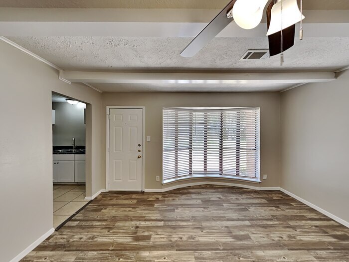 Building Photo - 809 Lochmoor Ln