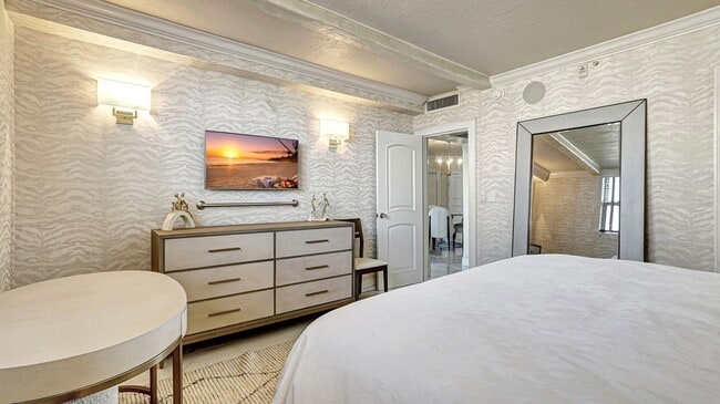 Building Photo - 3000 S Ocean Dr