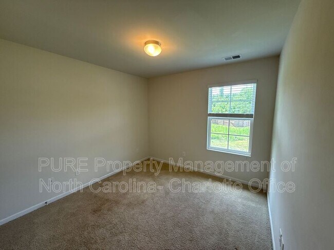 Building Photo - 613 Oak Forest Lane