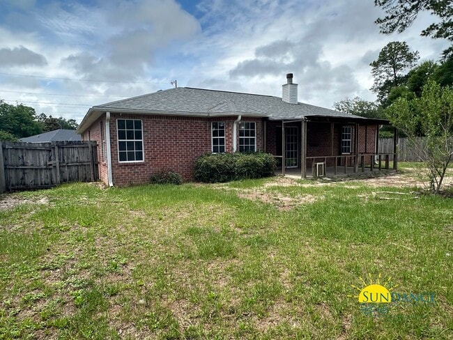 Building Photo - Charming 3-Bedroom Home in Hidden Estates Minutes from Navarre Beach!