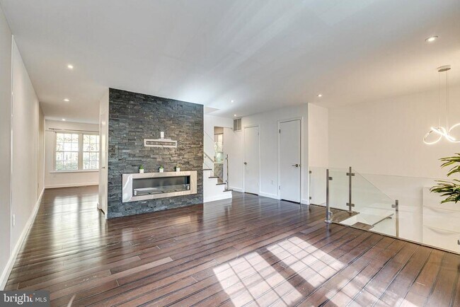 Building Photo - 6153 Forest Creek Ln