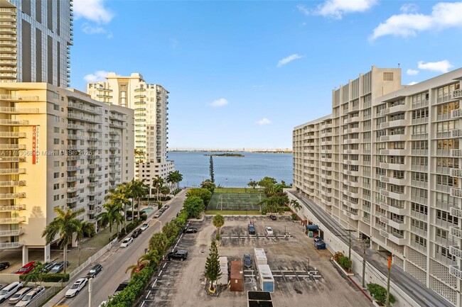 Building Photo - 2150 N Bayshore Dr