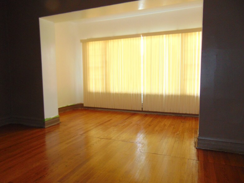 Building Photo - 7637 S Eberhart Ave