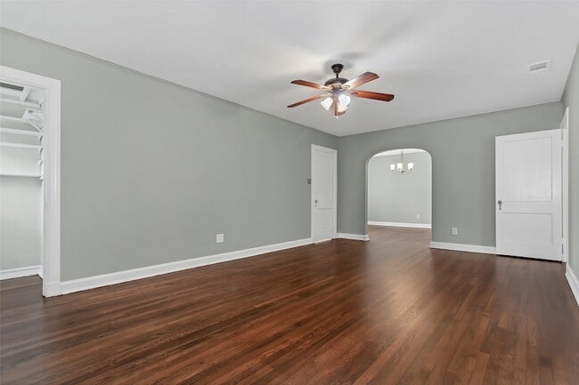 Building Photo - 5705 Ross Ave
