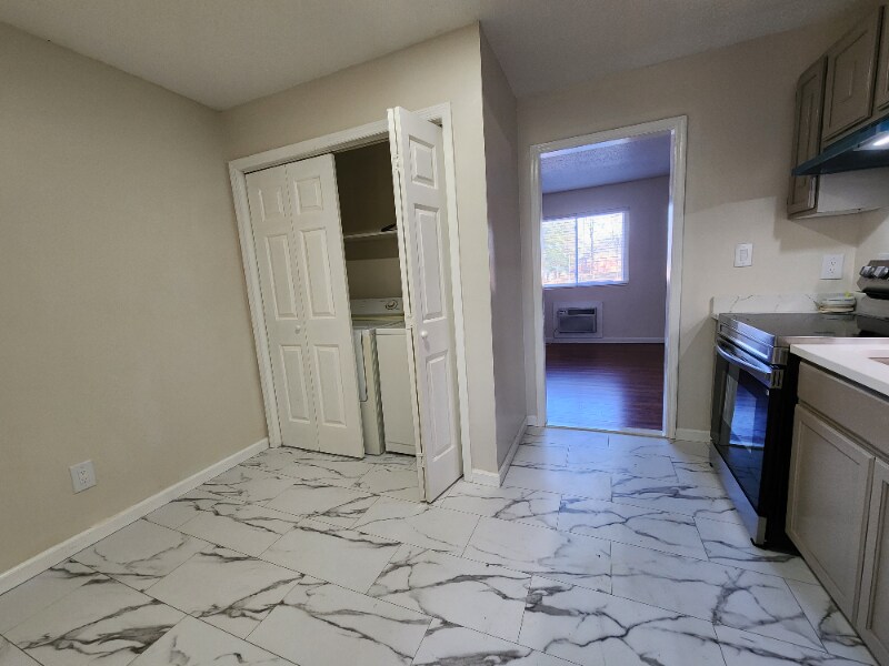 Building Photo - 22 Crescent St