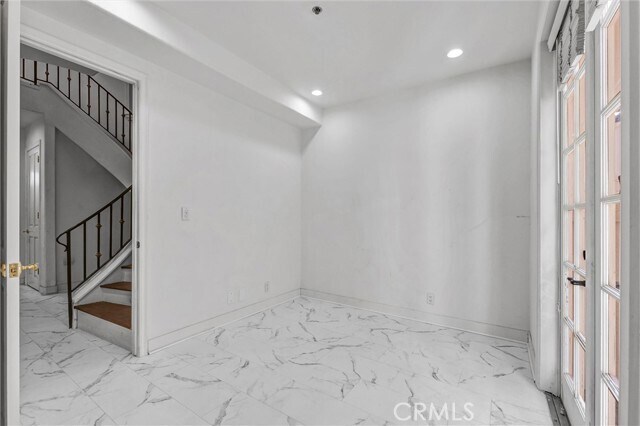 Building Photo - 309 N Almont Dr