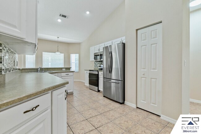 Building Photo - 59 Woodlawn Dr