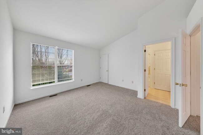 Building Photo - 409 Feather Dr