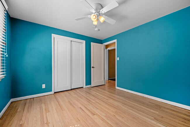 Building Photo - 2140 Robin Dr