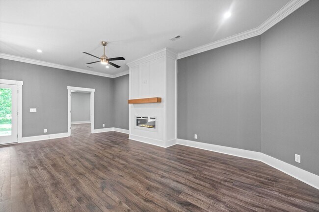 Building Photo - Pet Friendly in Sango!