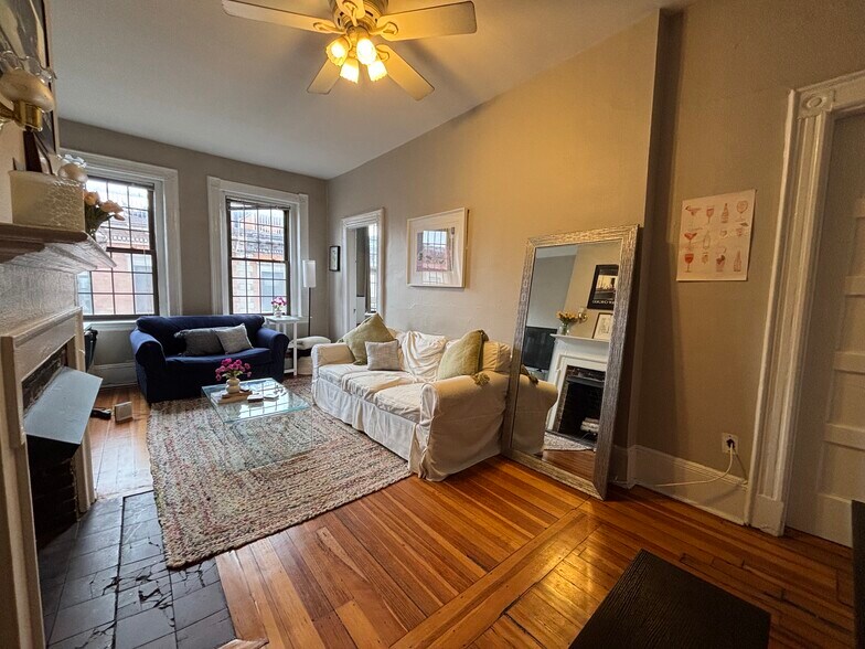 Building Photo - 2 Myrtle St