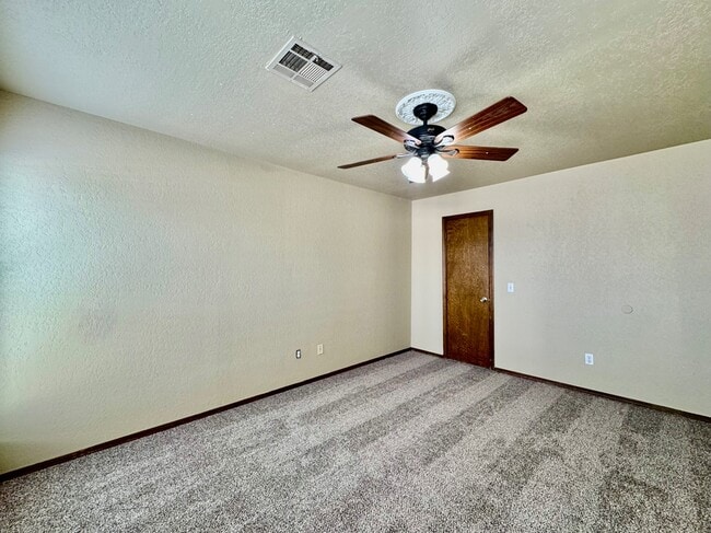 Building Photo - 415 Timberwind Rd