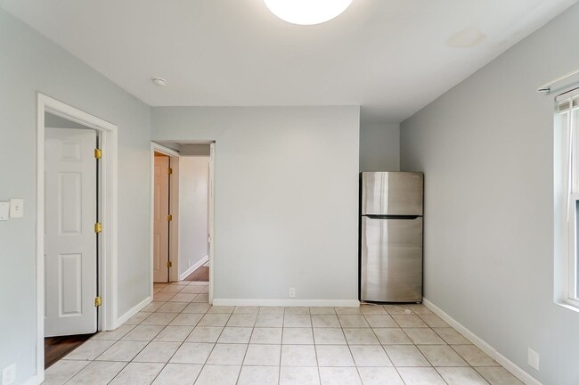 Building Photo - 2 Bedroom, 1 Bath