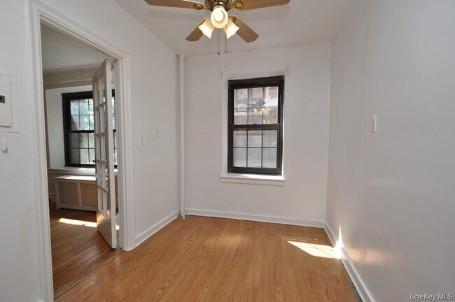 Building Photo - 105 Garth Rd