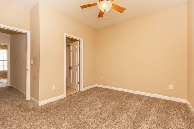 Building Photo - Located just Steps from Shopping, Dining, ...