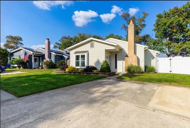 Primary Photo - 138 Harvest Rd