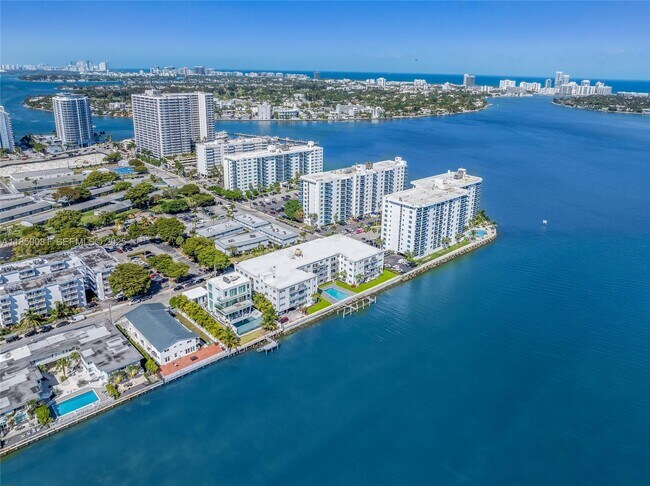 Building Photo - 1880 S Treasure Dr