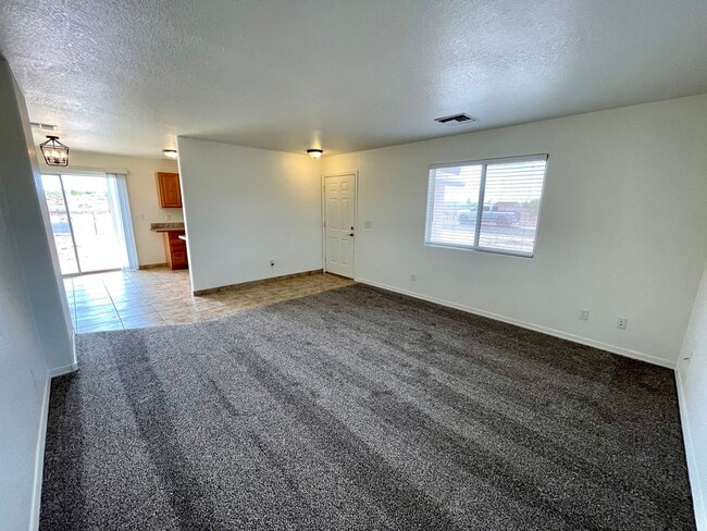 Building Photo - Nice 2 Bedroom 1 Bath Home! *HOME IS CURRENTLY OCCUPIED, PLEASE DO NOT DISTURB THE TENANTS*