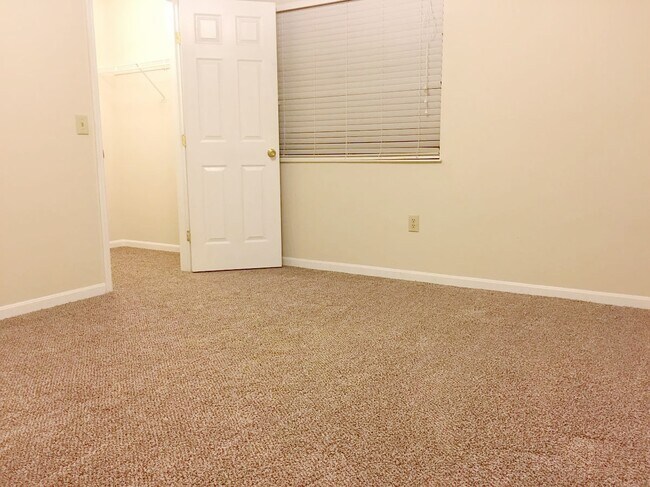 Building Photo - 2317 Vicente Ct