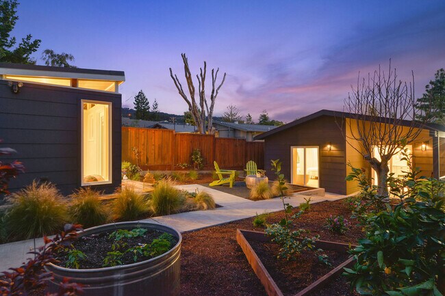 Building Photo - 3815 Coolidge Ave
