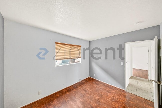 Building Photo - Unit 6