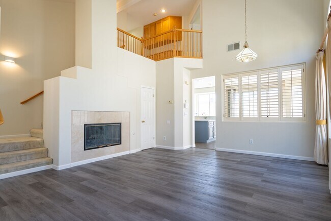 Building Photo - ***Exceptional 3BR/2.5BA Residence in Prime *** San Leandro Location