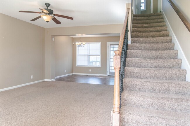 Building Photo - Pet Friendly Three Bedroom!
