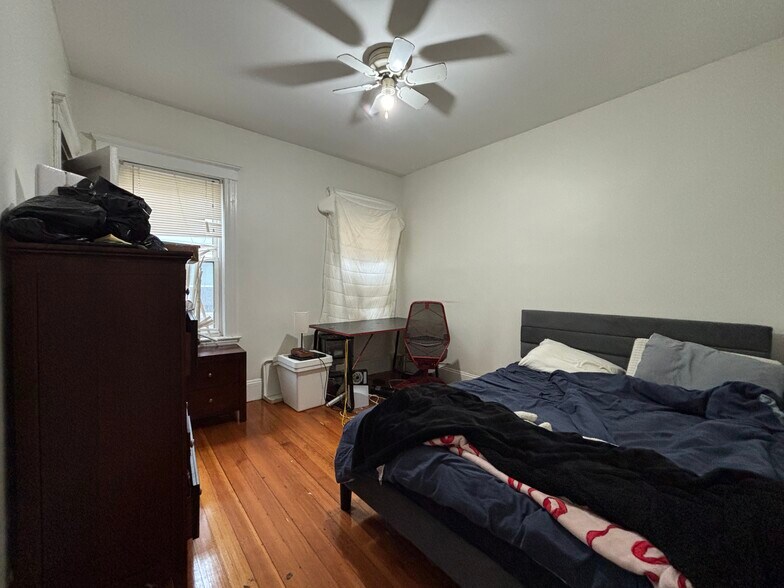 Building Photo - 132 Buttonwood St