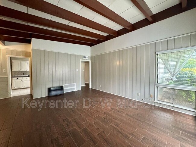 Building Photo - 3104 Medina Ave
