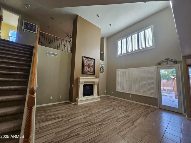 Building Photo - 3216 S Cottonwood Dr