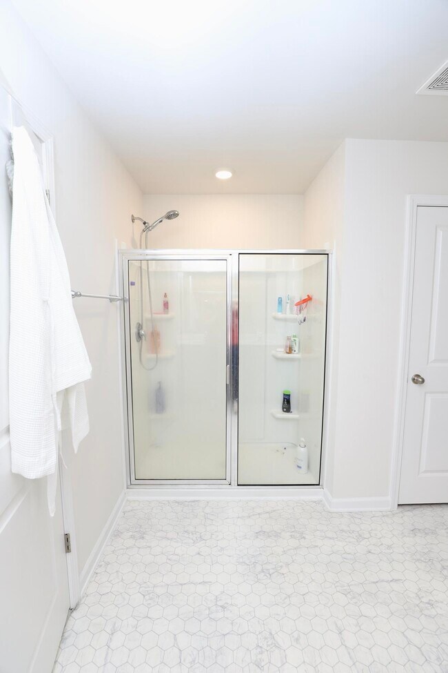 Building Photo - 352 Sandbach Rd