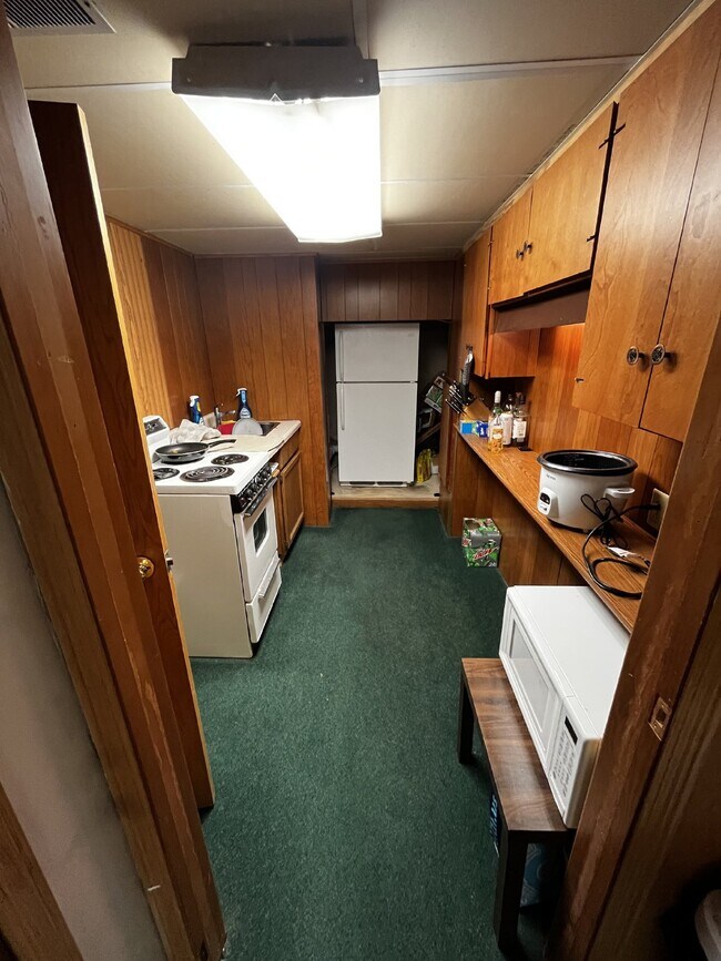 Building Photo - 1 bedroom near UWEC Available June 1st!