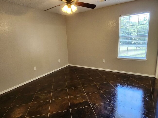 Building Photo - 3bed/2bath house