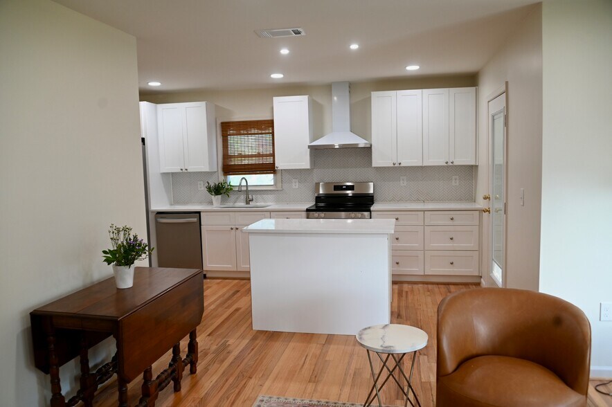 Building Photo - 4448 6th Ave S