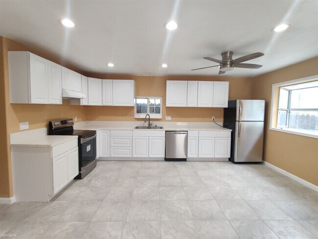 Building Photo - 2 br, 2 bath House - 739 D St