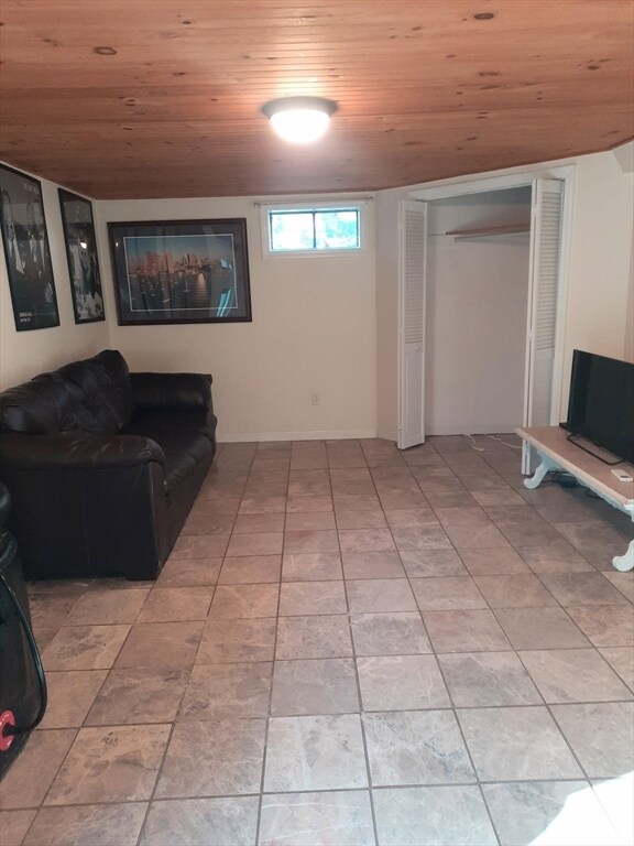 Building Photo - 290 Elm St