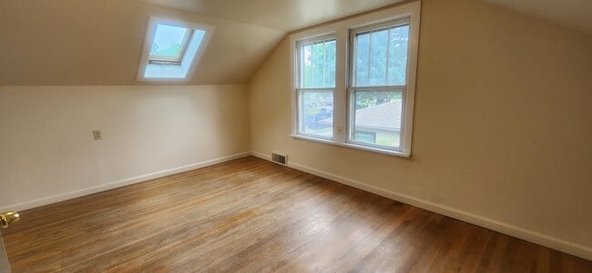Building Photo - 405 S 12th Ave