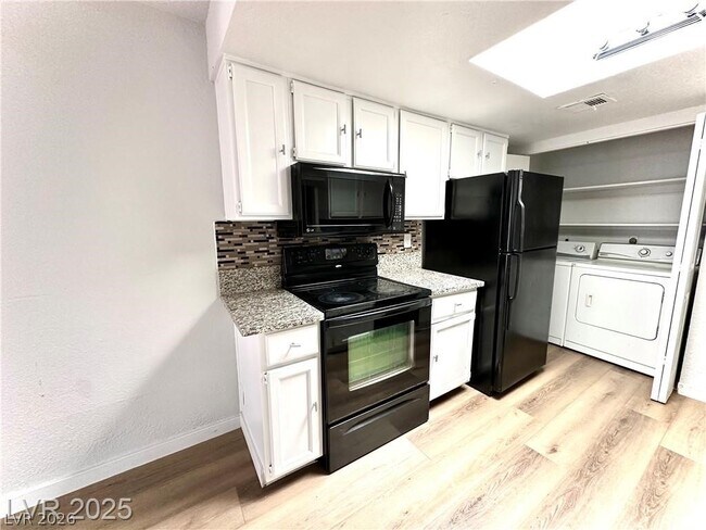 Building Photo - 2112 Venus Ave