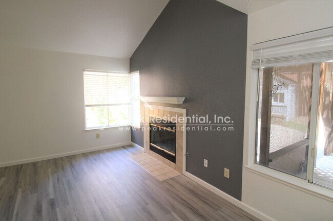 Building Photo - Updated 3bd/2.5ba West Sacramento Home with 2 Car Garage